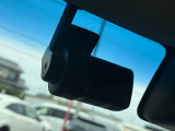 ドライブレコーダーを搭載しております。事故だけでなくあおり運転の状況も映像で記録することで万が一のリスクに備えることができます。