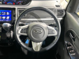 インテリアに合わせたデザインのステアリングは、運転される方のことも考え、運転しやすい形状、大きさです。是非一度、実際に触ってお確かめください。