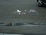 カラーヘッドアップディスプレイ付き。少ない視線移動で情報を確認できるので、運転の疲労軽減に繋がりますよ♪