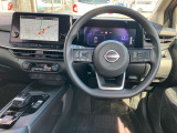 使いやすく安全な操作性と良好な視界を実現した運転席!