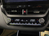 オートエアコン♪お好みの温度に設定するだけで車内を快適空間にしてくれますよ♪