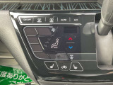 肌寒い日にあると嬉しい、シートヒーター付きです。運転席と助手席にも装備されているので、一緒に乗車される方も暖かくお過ごしいただけます。