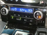 【オートエアコン】車内温度を感知して自動で温度調整をしてくれるのでいつでも快適な車内空間を創り上げます!どの席に座っても快適なドライブが楽しめます♪