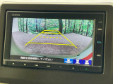 【バックカメラ】駐車時に後方がリアルタイム映像で確認できます。大型商業施設や立体駐車場での駐車時や、夜間のバック時に大活躍!運転スキルに関わらず、今や必須となった装備のひとつです!