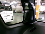 補助確認ミラーです。狭い道や駐車時の安全確認をサポートしてくれる便利な装備です。