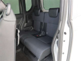 ゆとりある広々とした車内空間は、ドライブを始め買い物やレジャーなど、幅広く活躍します。一人でもみんなとでもお出かけを楽しみましょう!