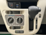 インパネにシフトレバーがあることで、車内空間の広さを確保♪シフト位置がハンドルに近いので操作性にも優れております!