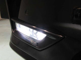 フロントLEDフォグランプです鮮やかな日光色で明るく足元を照らします。