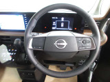 運転が楽しくなる明るく開放的な運転席まわりです。