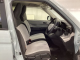 フィット感のあるシート。しっかりと支えてくれるので、長時間の運転を快適にサポートしてくれます。