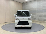 お車購入のポイントとなるフロントマスクです!シャープな目つきが印象的なデザインのヘッドランプです。