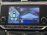 【アラウンドビューモニター】車を上から見下ろしているかのような映像で周囲の状況がひと目で確認、狭い駐車場に駐車するときも安心です♪