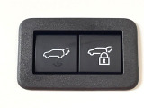【パワーバックドア】スマートキーや運転席のボタンを押すだけでリアゲートが自動で開閉します!荷物を持っている時や、高い位置にあるバックドアを閉める際に便利な機能です♪