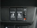 ◆両側電動スライドドア◆狭い駐車場でも乗り降りが楽々♪お子様が隣の車にドアを当ててしまう心配もございません!小さなお子様連れの方もこれで安心。
