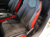 Sスポーツシート (フロント)/アルカンターラ/レザー /電動調整機能 (フロント)/ランバーサポート 4ウェイ/シートヒーター (フロント)/