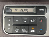 【オートエアコン】一度お好みの温度に設定すれば、車内の温度を検知し風量や温度を自動で調整。暑い&hellip;寒い&hellip;と何度もスイッチ操作をする必要はありません。快適な車内空間には必須の機能ですね♪