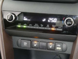 【オートエアコン】車内温度を感知して自動で温度調整をしてくれるのでいつでも快適な車内空間を創り上げます!どの席に座っても快適なドライブが楽しめます♪