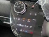 オートエアコンで温度を設定するだけで快適な車内環境を維持することができます!