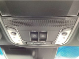 電動サンルーフの操作スイッチです。マップランプは左右独立して使用可能で、暗い車内でも手元を明るく照らしてくれます♪