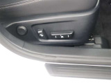パワーシート搭載。微妙な調整が手軽にでき、ピッタリのポジションで運転することが可能です。