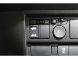 【左電動スライドドア】力を入れずにラクラクドア開閉♪左側電動スライドドア装備車両◎右側スライドドアは手動開閉です。狭い駐車場での乗り降りもラクラク♪挟み込み防止機構装備でお子様の乗り降りも安心◎