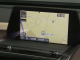 【7インチ純正ナビ】純正ナビを装備。タッチパネル式で使いやすく、詳細地図により目的地をピンポイントで設定できます。初めての道でも迷いにくく、ロングドライブも快適ですよ♪