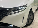 【LEDヘッドライト】悪天候や夜間走行時も良好な視界を確保し安心して運転できる高輝度LEDヘッドライトを装備!点灯速度が早く、消費電力も抑えられています。