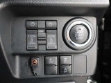 両側電動スライドドア 運転席から操作ができ便利です。