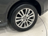 装着中のオールシーズンタイヤのサイズは235/55R18!純正アルミホイール!残り溝は5ミリ程度です!