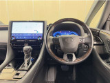 上質で落ち着いた印象のインパネ周りです。各操作スイッチ類も使いやすいよう配置されています。