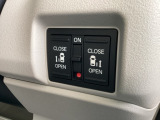 【両側パワースライドドア】です。リモコンや運転席のスイッチ操作で楽々自動開閉。