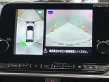 【アラウンドビューモニター】車を上から見下ろしているかのような映像で周囲の状況がひと目で確認、狭い駐車場に駐車するときも安心です♪
