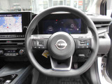 ステアリングハンドルです。オーディオコントロールスイッチが付いて運転中でも手元でオーディオの操作が出来て便利ですよ。