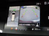 クルマの真上から見ているかのような映像によって、周囲の状況を知ることで、駐車を容易に行うための支援技術です。