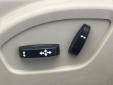 【パワーシート】スイッチ一つで簡単にシート位置の微調整が可能!電動だから力もいりません!自分に最適なシートポジションにセットして、快適なドライブをお楽しみください。