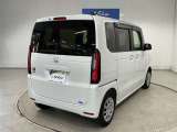 機動力を高める小回り性能。 細い路地に入る時やUターン時、車庫入れや縦列駐車時の取り回しがスムーズに行えます。
