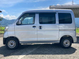 雪道でも安心の4WDのお車も多く取り揃えています。