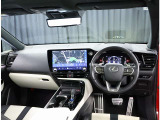デザインもよく、居心地のよい運転席ですね。分かりやすいスイッチ類ですから操作もしやすく運転をサポートします。