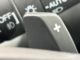 ★パドルシフト★ ハンドルにある『+』と『-』のレバーを指先で操ることで、マニュアル車感覚のシフトチェンジが楽しめるパドルシフトです☆