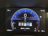 【プリクラッシュセーフティー】前方の自動車を検知し、追突の危険性が高まったら、音や警告灯などで警告し、ドライバーにブレーキ操作を促します!
