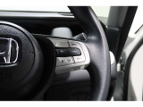 Hondaセンシングの機能のひとつ、アダプティブクルーズコントロール付!アクセルから足を離しても設定したスピードと前車との車間を保ち走行してくれます!車線維持もアシスト☆高速道路で疲労軽減ですね☆