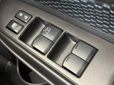 【電動格納ミラー】サイドミラーは電動格納式となっており、狭い駐車場でもキズがつくリスクを抑えられます。