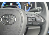 レーダークルーズコントロール(全車速追従機能付)付きです。車速に応じて追従支援してくれるので、ロングドライブも快適です。詳細は販売店スタッフまでおたずねください。