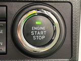 エンジン始動はプッシュスタートで楽々♪電子カードキーを携帯していれば、ブレーキを踏みながらボタンを押すだけで、エンジンの始動がスマートに行えます♪