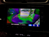 バックカメラの画像です。ガイドラインがスムースな車庫入れをサポートいたします。車庫入れの安心感がアップしますね。