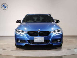 【キドニーグリル】BMWは約90年もの間、ほぼ全ての車両にひと目でBMWだと分かるこの特徴的なフロントグリルが備えられ、デザイン・アイコンとして親しまれてきました。