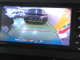 バックカメラの画像です。ガイドラインがスムースな車庫入れをサポートいたします。車庫入れの安心感がアップしますね。