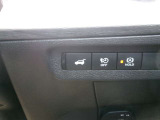 オートバックドア付車です。ボタンで簡単にドアの開閉ができて便利です。