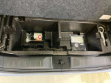 たっぷり20Lの荷室床下収納を用意しております。