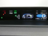 各操作スイッチは使いやすい位置に配置され、とっても見やすいメーターです。夜間時はラグジュアリーな気分にさせてくれる照明が魅力ですので、夜のドライブも楽しみになりますよ♪